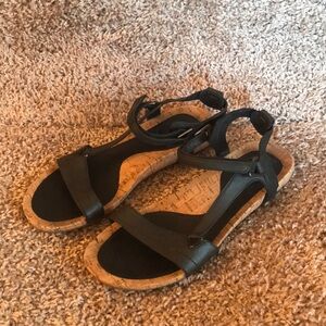 Teva Women’s Capri Universal Black Strappy Sandals size 8.5